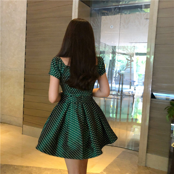 Lezser női pöttyös ruha zöld színben