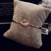 Modern női karkötő kövekkel, két színben