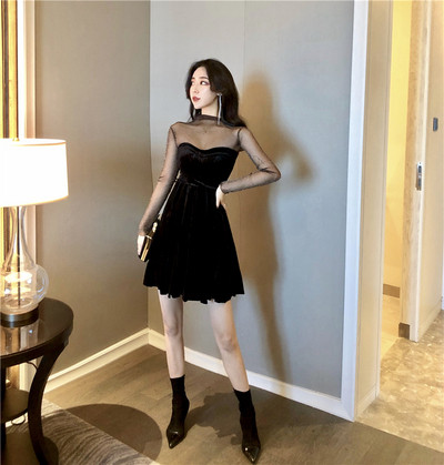 Elegáns női ruha átlátszó ujjakkal