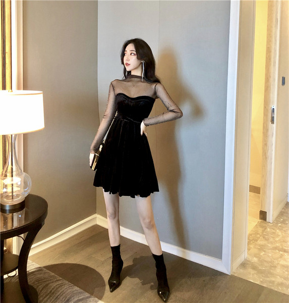 Elegáns női ruha átlátszó ujjakkal