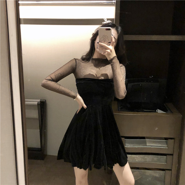 Elegáns női ruha átlátszó ujjakkal