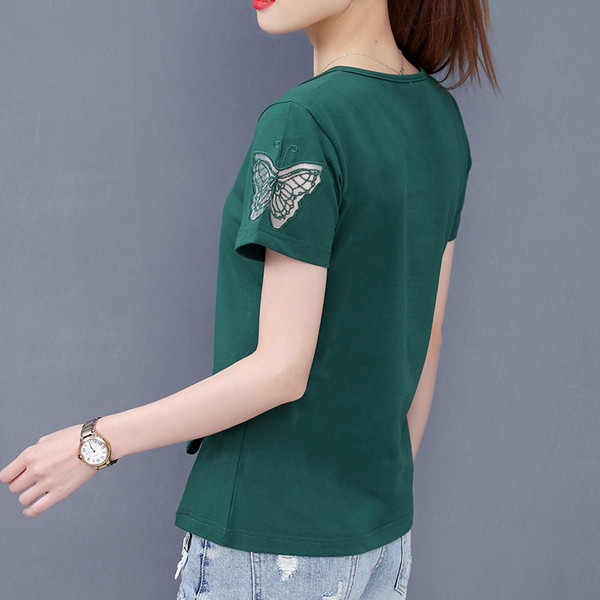 Μοντέρνα γυναικεία μπλούζα με διακόσμηση στα μανίκια σε λευκό και πράσινο χρώμα