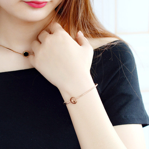 Női karkötő arany és ezüst színben