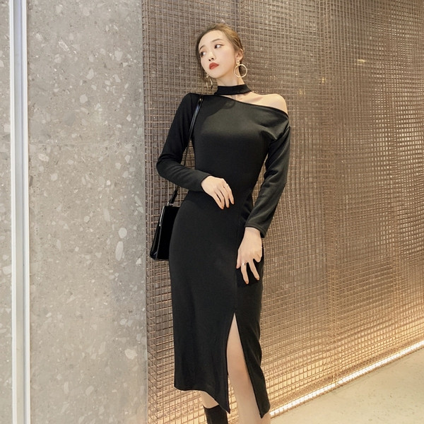 Modern női ruha nyitott váll és hasítékkal