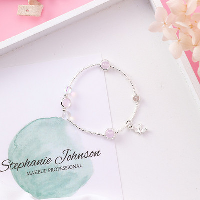 Μοντέρνο γυναικείο βραχιόλι  με κρεμαστό κόσμημα και διαφορετικό χρώμα