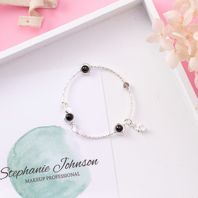 Μοντέρνο γυναικείο βραχιόλι  με κρεμαστό κόσμημα και διαφορετικό χρώμα