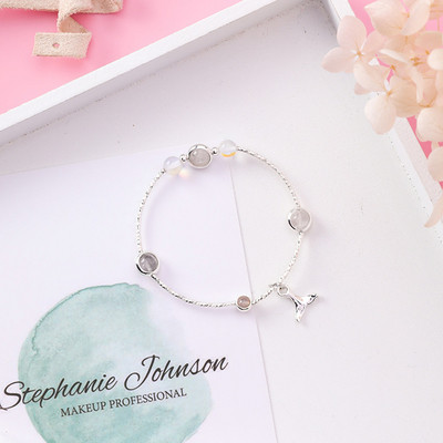 Μοντέρνο γυναικείο βραχιόλι  με κρεμαστό κόσμημα και διαφορετικό χρώμα