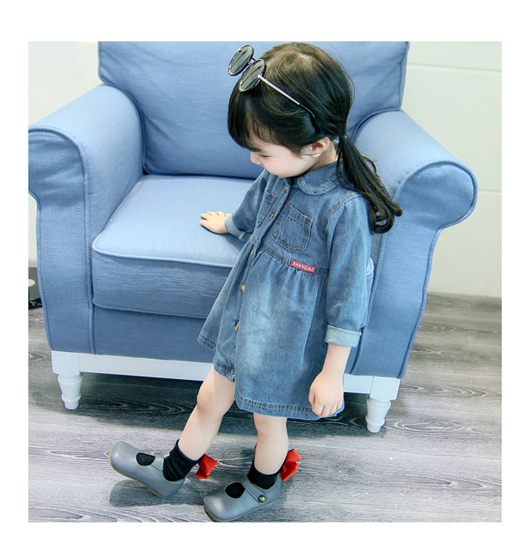 Modern gyerek farmer ruha hosszú ujjú szabású modellel