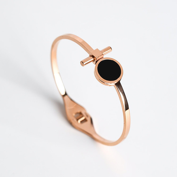 Női arany karkötő fekete kővel