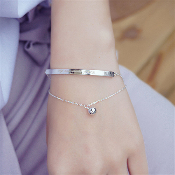 Finom női karkötő ezüst és arany színben medállal