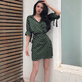 Modern női pöttyös ruha övvel, két színben