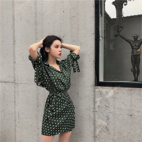 Modern női pöttyös ruha övvel, két színben