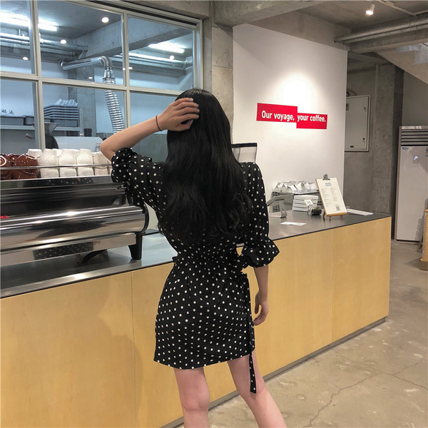 Modern női pöttyös ruha övvel, két színben