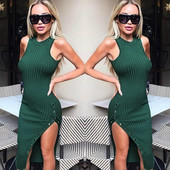 Modern női ruha, zöld színű hasítékkal