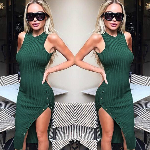 Modern női ruha, zöld színű hasítékkal