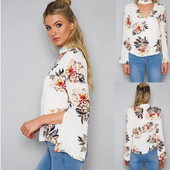 Μοντέρνα γυναικεία μπλούζα με floral μοτίβα