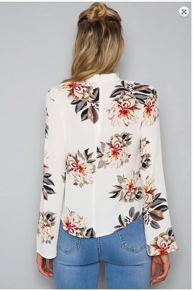 Modern női blúz virágos motívumokkal