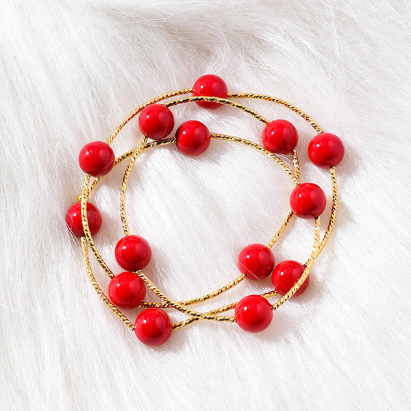 Modern női karkötő piros gyöngyökkel