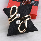 Γυναικείο βραχιόλι σε χρυσό χρώμα με πέρλες