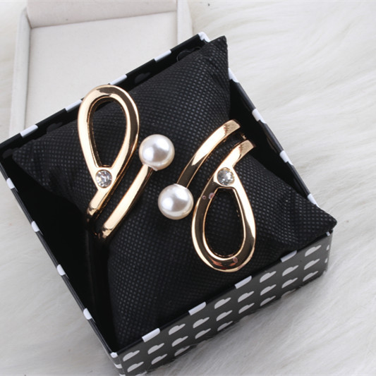 Γυναικείο βραχιόλι σε χρυσό χρώμα με πέρλες