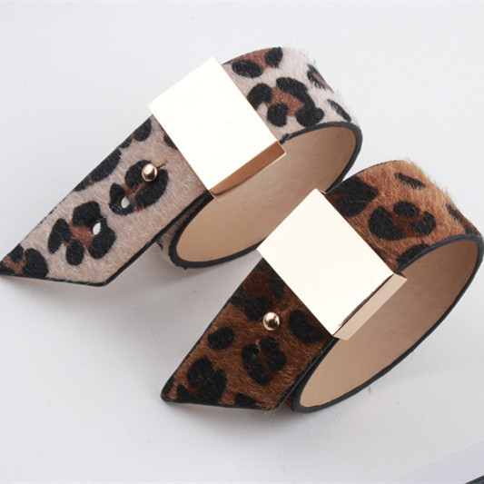 Μοντέρνο γυναικείο  βραχιόλι με λεοπάρδαλη τύπωμα