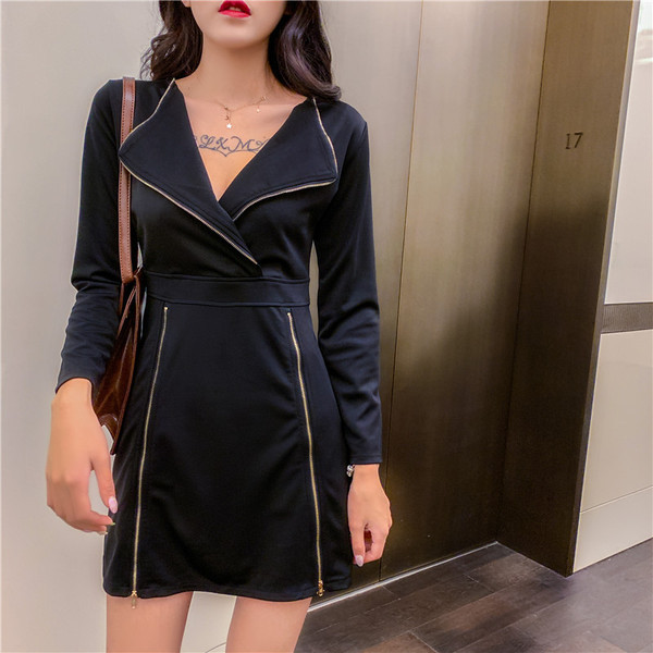 Elegáns női ruha fekete színben, cipzárral