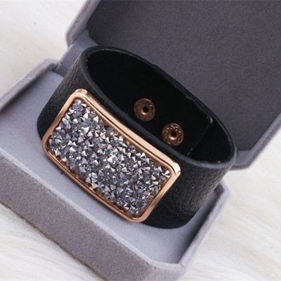 Δερμάτινο γυναικείο βραχιόλι  σε τρία χρώματα