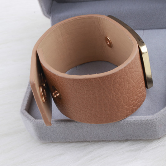 Δερμάτινο γυναικείο βραχιόλι  σε τρία χρώματα