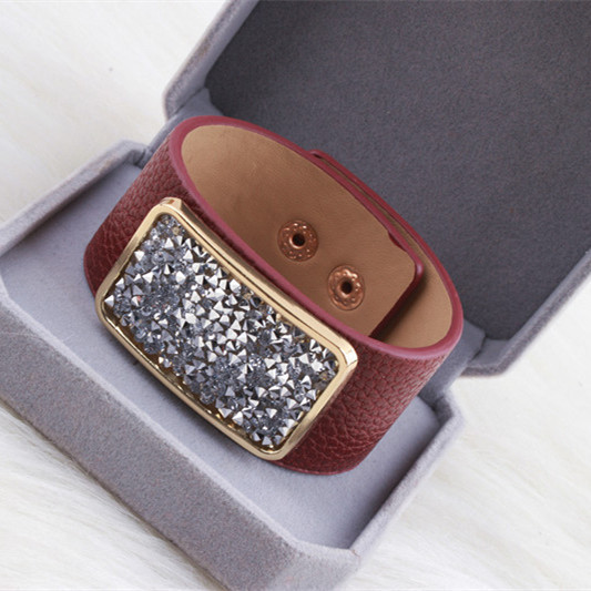 Δερμάτινο γυναικείο βραχιόλι  σε τρία χρώματα