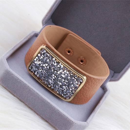 Δερμάτινο γυναικείο βραχιόλι  σε τρία χρώματα