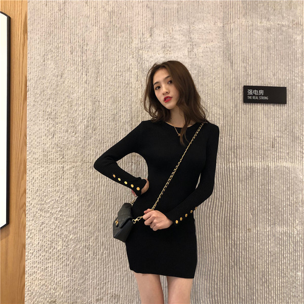 Női alkalmi ruha ujján gombokkal, két színben