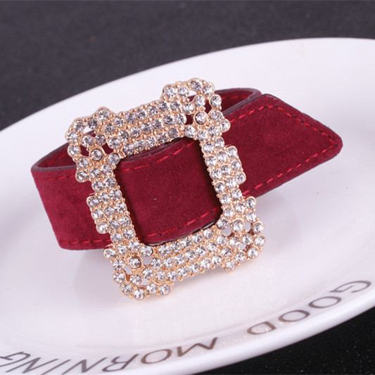 Női karkötő öko velúrból kövekkel két színben