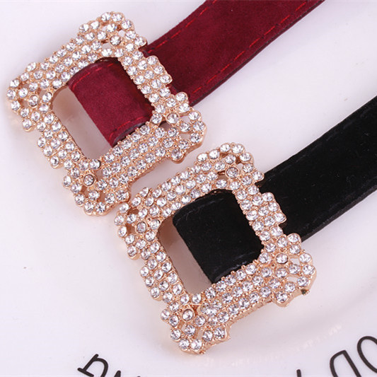 Női karkötő öko velúrból kövekkel két színben