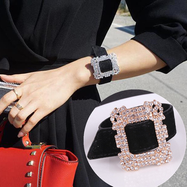 Női karkötő öko velúrból kövekkel két színben