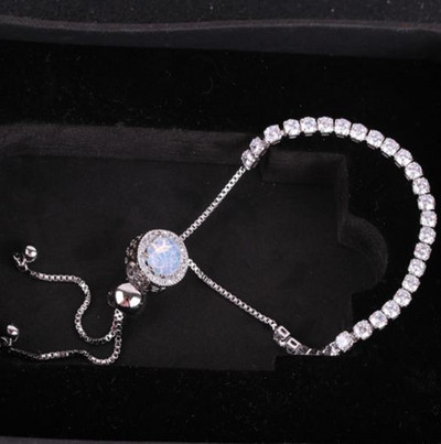 Női karkötő ezüst színben és kövekkel több színben