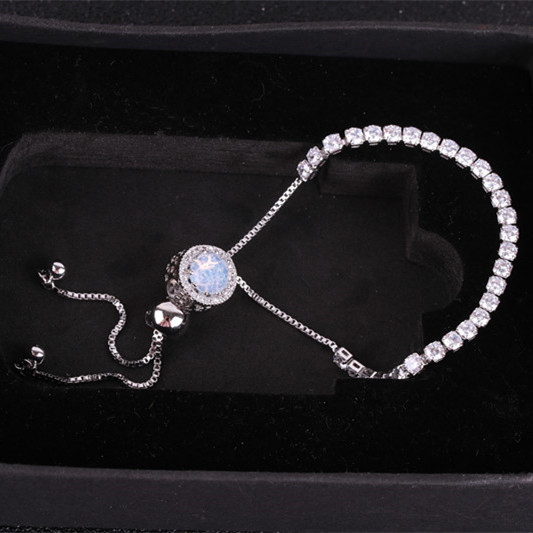 Női karkötő ezüst színben és kövekkel több színben