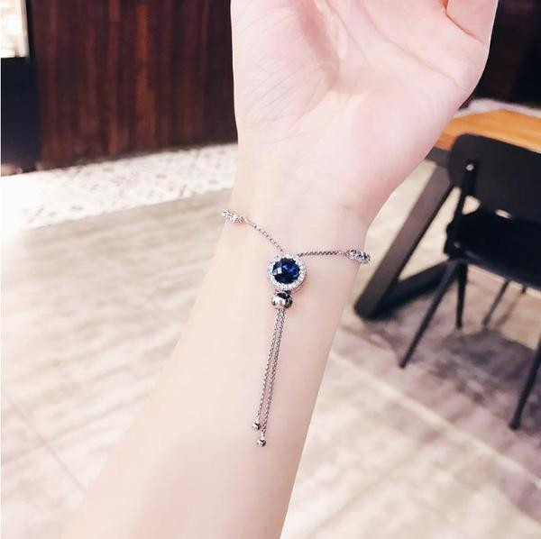 Női karkötő ezüst színben és kövekkel több színben