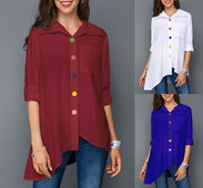 Aszimmetrikus női ing fehér, piros és kék színes gombokkal