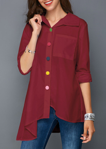 Aszimmetrikus női ing fehér, piros és kék színes gombokkal