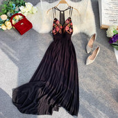 Modern női nyári ruha virágos motívumokkal, különböző színekben