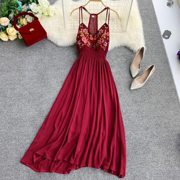 Modern női nyári ruha virágos motívumokkal, különböző színekben