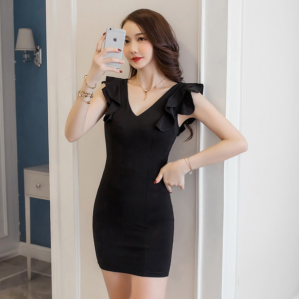 Elegáns női ruha V-nyakú fekete és piros színnel