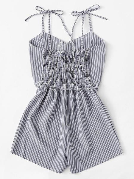 Modern női csíkos overál nyakkendővel