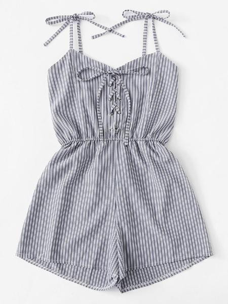 Modern női csíkos overál nyakkendővel