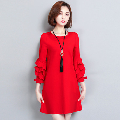 Modern női szabású ruha fekete és piros színben