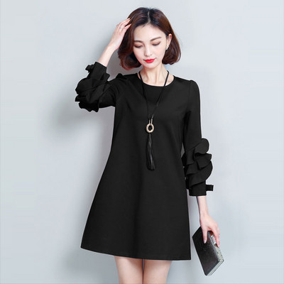 Modern női szabású ruha fekete és piros színben