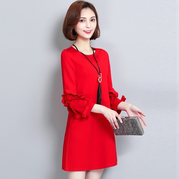 Modern női szabású ruha fekete és piros színben