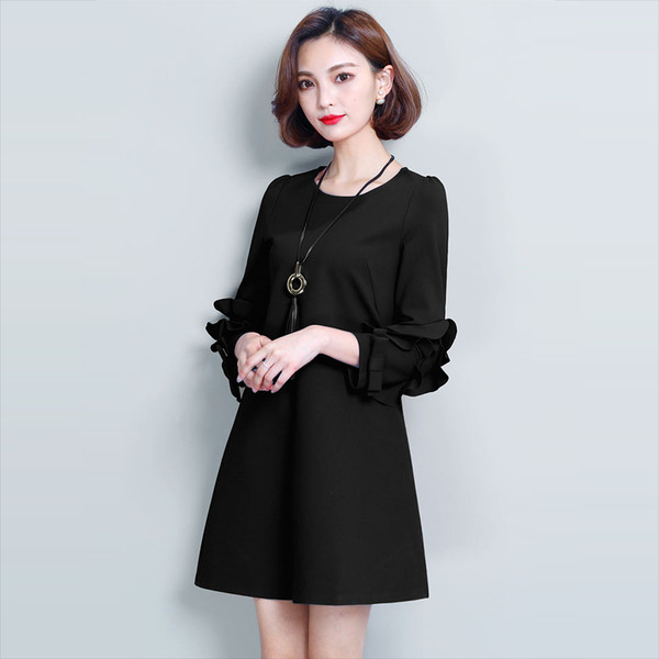 Modern női szabású ruha fekete és piros színben