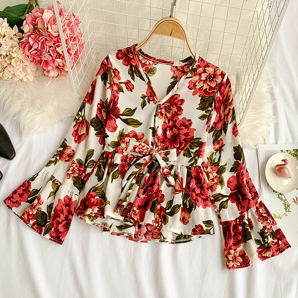 Elegáns női blúz virágos motívumokkal, különböző színekben