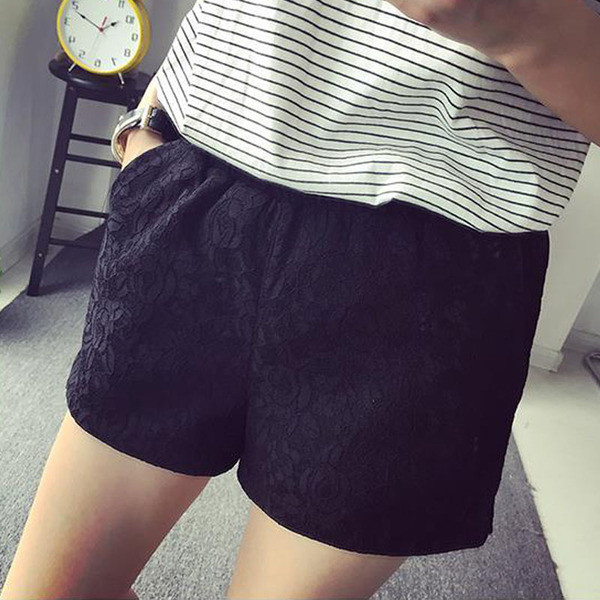 Alkalmi női rövidnadrág gumírozással, két színben